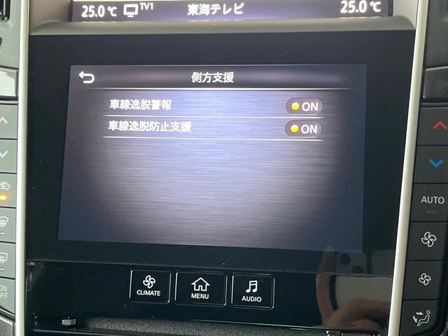 【インテリジェントLI】走行中の車線からはみ出しそうな時、警告音と共にステアリングとブレーキを制御し、車線内を走行する様にアシスト。より安全な運転をサポートしてくれます！