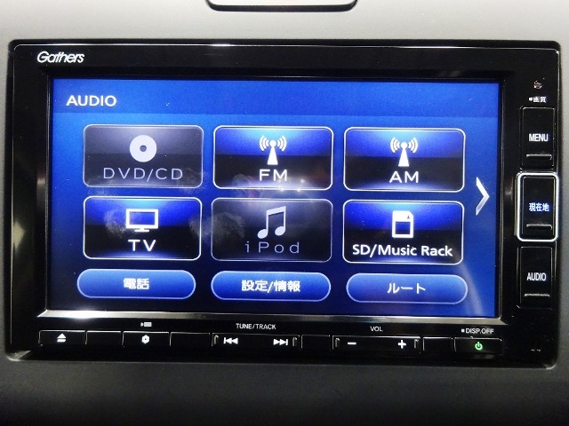 ホンダ純正ナビなのでダッシュボードにスッキリと収まっています。土地勘の無い所でも道に迷わず安心ですね！。AVも色々視聴でるのでドライブも楽しくなりますよ！