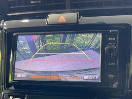 【バックカメラ】駐車時に後方がリアルタイム映像で確認できます。大型商業施設や立体駐車場での駐車時や、夜間のバック時に大活躍！運転スキルに関わらず、今や必須となった装備のひとつです！