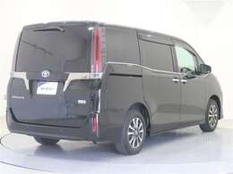 大きく開くバックドアは荷物の積み下ろしが楽です。