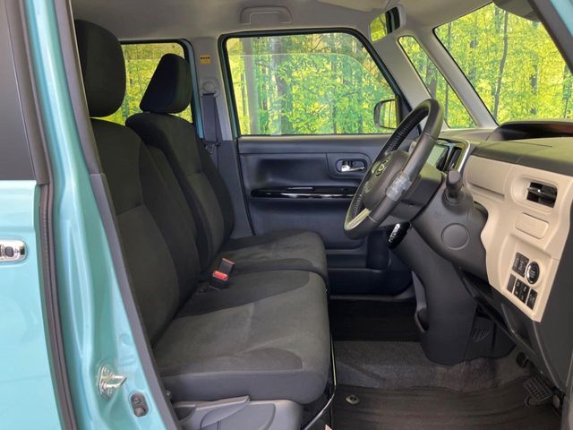 運転席シート廻りは使用感も少なく、良好な状態となっています。前オーナー様が丁寧に使っていたことがよくわかりますね。