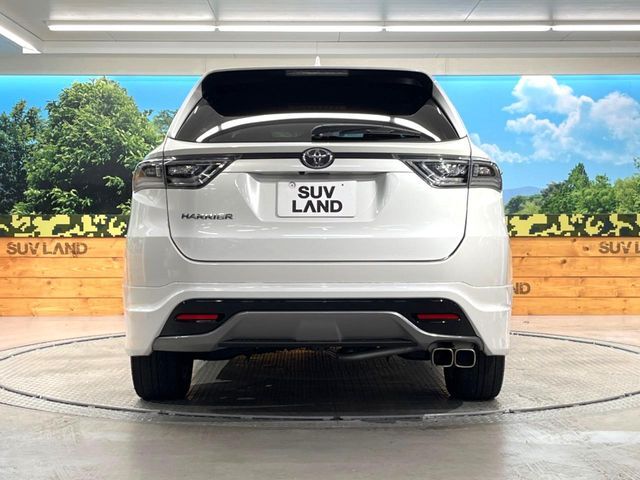 安心の最長10年・走行無制限保証（有償）をご用意。保証内容も充実はもちろん、無料点検＆オイル交換や、年中無休の全国・24時間ロードサービスも付帯されておりますのでご安心下さい。