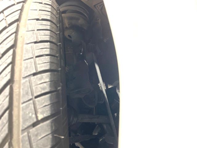 お車を安心してお乗りいただく為には、足回りの定期点検が欠かせません。サービスサポート（有償保証）では無料点検もご提供しており、安心のカーライフをお過ごしいただけるサポート体制が整っています。