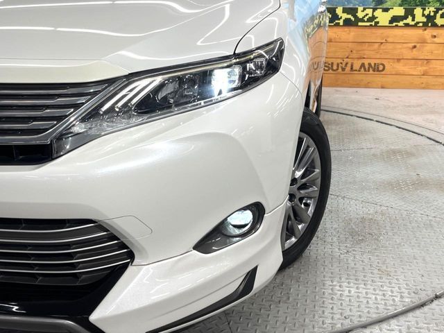 【LEDヘッドライト】悪天候や夜間走行時も良好な視界を確保し安心して運転できる高輝度LEDヘッドライトを装備！点灯速度が早く、消費電力も抑えられています。