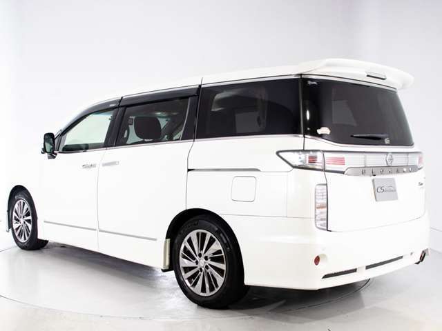 当社はご遠方お客様でも販売OK！ 現車の確認は、電話でお話ししながら、気になる部分を実況中継します。さらに、気になる箇所を含め沢山のお写真をメールや郵送でお送りします。まずは一度お電話、メールにて！