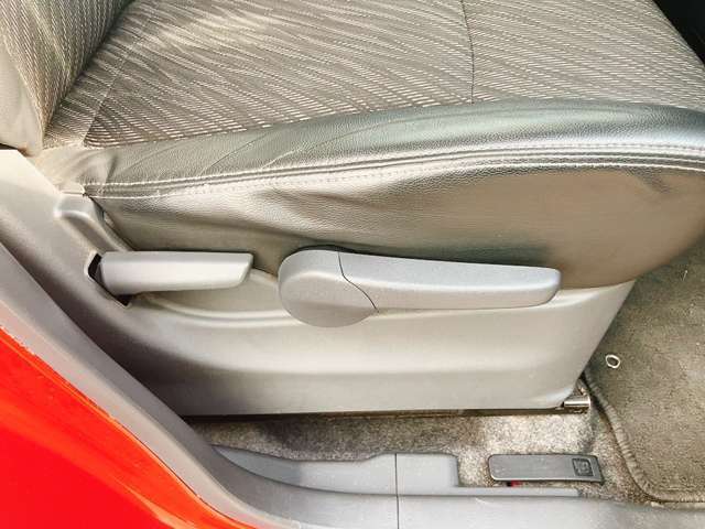 当店では軽自動車から普通車まで幅広くオールメーカーの車種・色・グレードを豊富に揃えております。