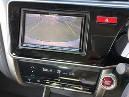 バックカメラも装備しております。車庫入れの苦手なお客様も安心！重宝してくれます！