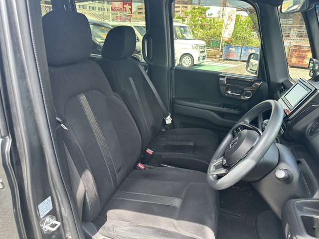 この度は、当店の車両をご覧頂きまして誠にありがとうございます。当店では、遠方ご登録・ご納車(別途費用要)や最長120回の分割お支払い(事前審査要)も承っております。ご不明な点は、お気軽にご相談下さいませ。