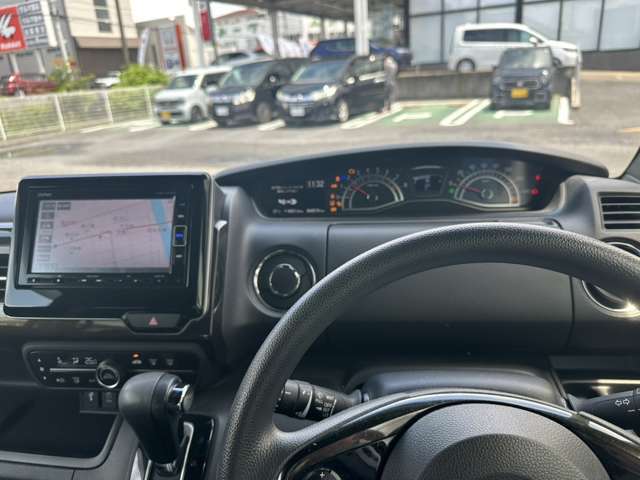 この度は、当店の車両をご覧頂きまして誠にありがとうございます。当店では、遠方ご登録・ご納車(別途費用要)や最長120回の分割お支払い(事前審査要)も承っております。ご不明な点は、お気軽にご相談下さいませ。