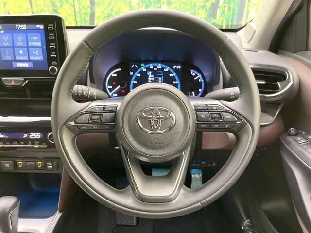 【ステアリングスイッチ】運転中、前方から目線をそらすことなく、オーディオ等の操作が可能な便利機能！安心＆快適なドライブを演出してくれます♪
