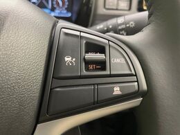【アダプティブクルーズコントロール】高速道路での長距離走行が楽に！！自動で速度を保つクルーズコントロールが、衝突軽減システムと連携し、前方の車両を感知して車間を保つように速度調節してくれます！！