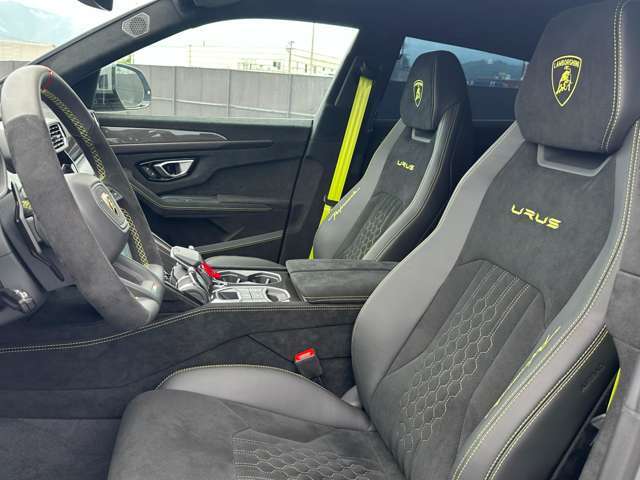 ☆OPステッチ☆OPフル電動フロントシート＜ベンチレーション＆マッサージ機能付き＞☆OPフロアマット＜レザーパイピング＆ダブルステッチ＞☆