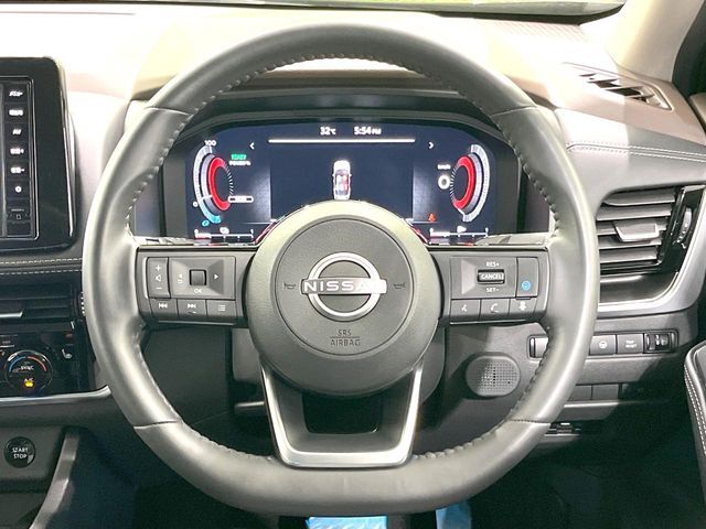 【ステアリングスイッチ】運転中、前方から目線をそらすことなく、オーディオ等の操作が可能な便利機能！安心＆快適なドライブを演出してくれます♪
