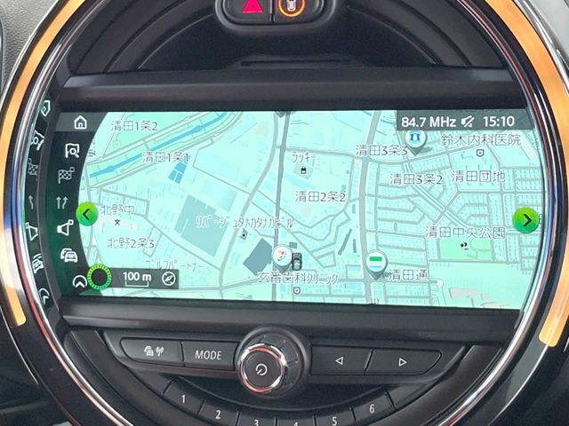 ●純正ナビ:一体感のあるナビは、高級感ある車内を演出してくれます。Bluetooth再生などオーディオ機能も充実しておりますので、運転もより楽しめます♪