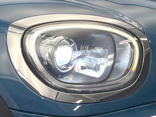 ●LEDヘッドライト：夜間走行時も良好な視界を確保し安心して運転できる高輝度LEDヘッドライトを装備！点灯速度が早く、消費電力も抑えられています。