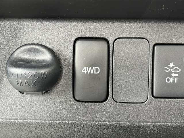 2WD/4WD切り替えスイッチです☆