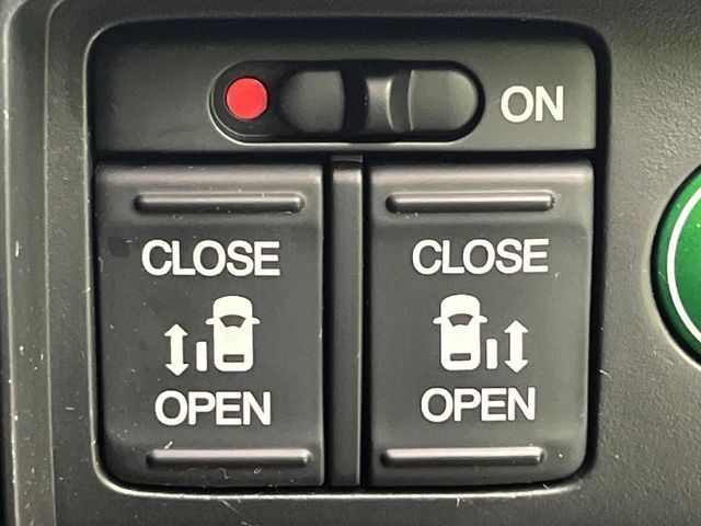 【問合せ：0776-53-4907】【両側パワースライドドア】スマートキーや運転席のスイッチで後席両側スライドドアの開閉が可能♪電動だから力を入れてドアを開ける必要がありません。
