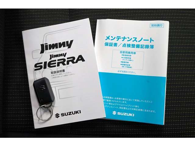 スマートキー・プッシュスタートのお車です！スマートキーをバックやポケットに入れたままでワンタッチでドアロックの開閉、エンジン始動が可能です。毎回鍵を探す必要がないのでとっても便利な機能です（＊＾＾＊）