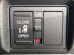 【パワースライドドア】スマートキーや運転席のスイッチでスライドドアの開閉が可能♪電動だから力を入れてドアを開ける必要が無く、小さいお子様でも、重い荷物を持っている時もラクに開け閉めできます♪