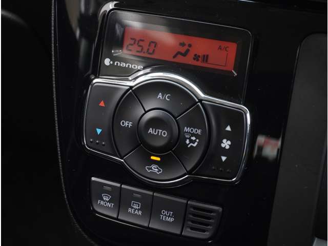 【オートエアコン】風量・温度も調整楽々です☆オートエアコンは中古車選びの必須条件ですね☆操作性もとても良いので運転席や助手席から楽々操作可能です☆