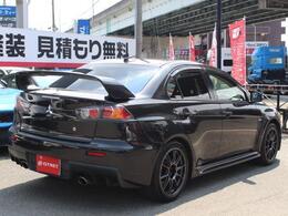 恐れ入りますがご来店前に電話かメールでご来店日の予約をお願い致します。展示スペースが小さい為に少し離れたバックヤードにて在庫車を保管していてすぐにご覧頂けない可能性があります。