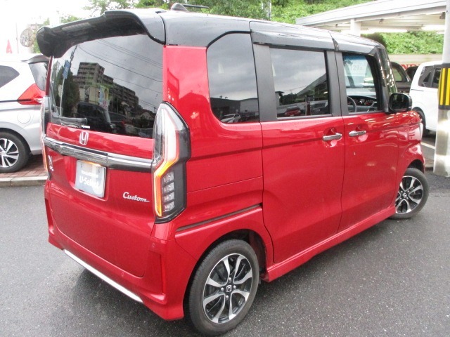 ご納車前に法定12ヶ月点検整備を無料で行ってからお渡し致します。（例：エンジンオイル交換など）