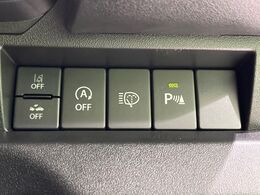 【車線逸脱警報】道路上の白（黄）線を認識し、意図せず走行中の車線からはみ出しそうになった時、メーター内の警告灯とブザーで注意喚起してくれる安心・安全機能です♪