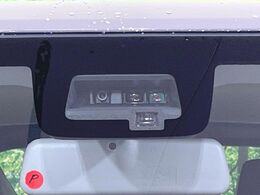 【スズキ　セーフティサポート】走行中に前方の車両等を認識し、衝突しそうな時は警報とブレーキで衝突回避と被害軽減をアシスト。より安全にドライブをお楽しみいただけます。