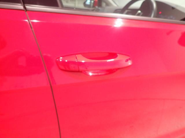 ”Keyless Access”によって、ドアハンドルに手をかけるだけでドアロックが解除できます！