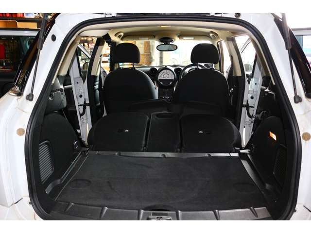 ラゲッジ内画像　シート収納時