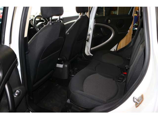 内装　リアシート画像1