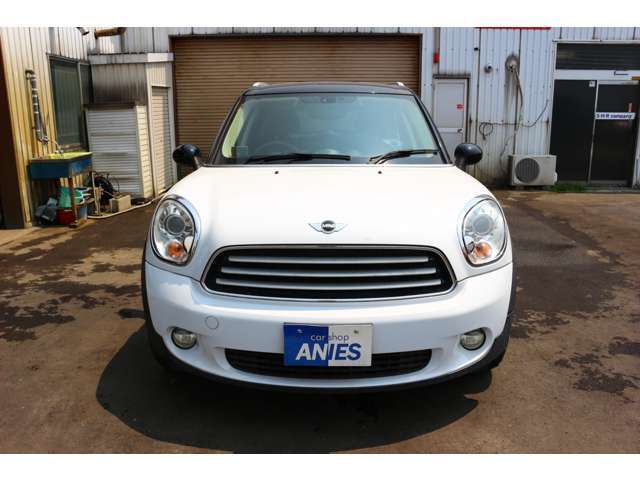 正面画像　R60クロスオーバーガソリンターボ4WD入荷！ 社外ナビTV！夏冬タイヤ付き！本州仕入れ！ディーラー記録簿付！お早めに！