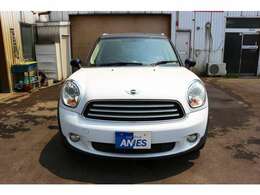 正面画像　R60クロスオーバーガソリンターボ4WD入荷！ 社外ナビTV！夏冬タイヤ付き！本州仕入れ！ディーラー記録簿付！お早めに！