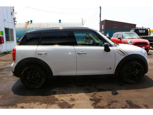 運転席側画像　延長保証は最長3年となり道内の方はもとより　道外の方も全国約8000店ある認証工場での保証対応が可能です！また24時間365日ロードサービスも付帯されております！