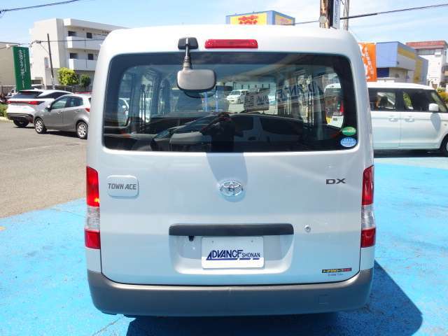 遠方納車もお任せください。ネットワークを活かし全国へお届けいたします。お住いの地域により陸送費用が異なりますので、スタッフまでお問い合わせください。
