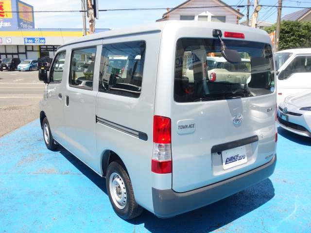 実際に車を見てみると『想像と違った』という事は少なくありません。当店なら軽自動車からコンパクト、ミニバン、セダンと幅広くご用意しておりますので、ライフスタイルにぴったりの1台を見つけてください。