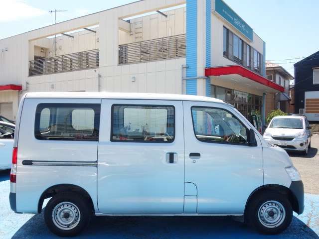支払総額を表記しておりますが、お住まいの地域によっては登録費用や陸送費用が別途必要となります。お見積り依頼の際にお申し付けください。