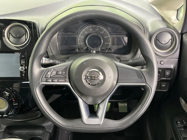 【ステアリングスイッチ】運転中、前方から目線をそらすことなく、オーディオ等の操作が可能な便利機能！安心＆快適なドライブを演出してくれます♪