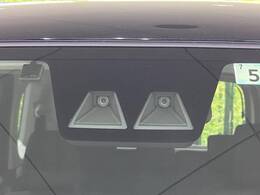 【スマートアシスト3】走行中に前方の車両等を認識し、衝突しそうな時は警報とブレーキで衝突回避と被害軽減をアシスト。より安全にドライブをお楽しみいただけます。