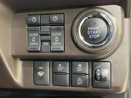 【両側パワースライドドア】スマートキーや運転席のスイッチで後席両側スライドドアの開閉が可能♪電動だから力を入れてドアを開ける必要が無く、小さなお子様でも簡単に開け閉めでき快適です♪