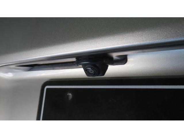 バックカメラです。後ろも見えないと不安ですがバックして駐車する時に大活躍するバックカメラもしっかりと装備されています。