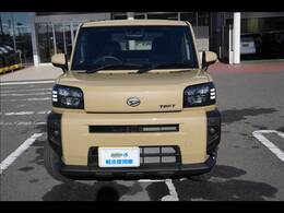 広い展示場には目移りしちゃうくらい軽・届出済未使用車が展示されてます