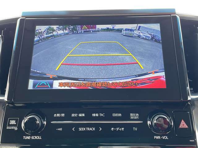 「バックモニター」　シフトをリバースに入れれば、車内のモニターに後方の様子を映し出します♪車を駐車する際やバックをするときに便利です♪