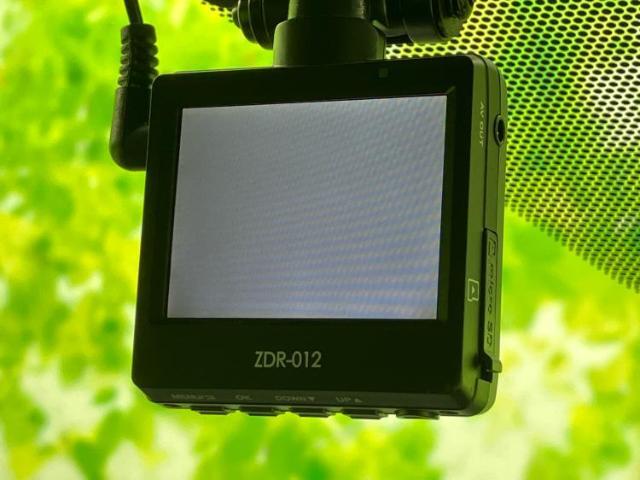 WECARSの展示場では実際に見て、触ってお車をお選びいただけます！知識の豊富な営業スタッフが様々なカーライフをご提案いたします！