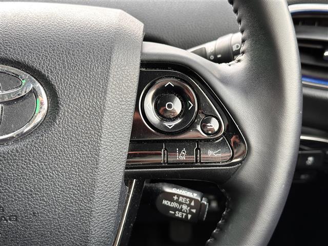 【レーントレーシングアシスト（LTA）】レーダークルーズコントロール使用時に、車線の中央を走るように支援したりお知らせしたりして、車線逸脱を防ぎます！機能には限界があるためご注意ください。