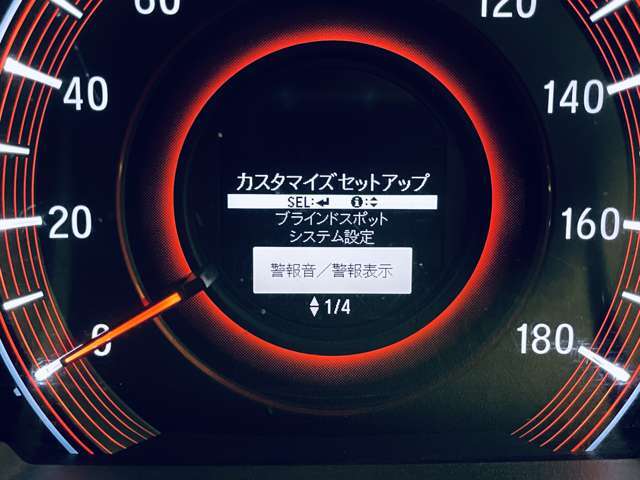 「ブラインドスポットモニター」　車線変更時にななめ後方車両の存在を教えてくれます