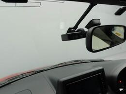 安心・安全なカーライフに必須のドライブレコーダーを装備！走行中はもちろん、あおり運転や事故に遭遇した際の状況も映像で記録し、万一のリスクに備えます。