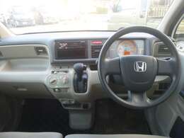 シンプルなデザインで視認性がいいメーターまわり、リアルな情報も　すぐ確認できます。