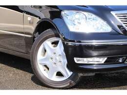 今回のマイナーチェンジでは、スタイル、基本性能、安全装備を重点に、さらなる進化を図っている。リヤはトランクリッド、ウインカー部分をクリア化などコンビネーションランプなどのデザインをリファインした。