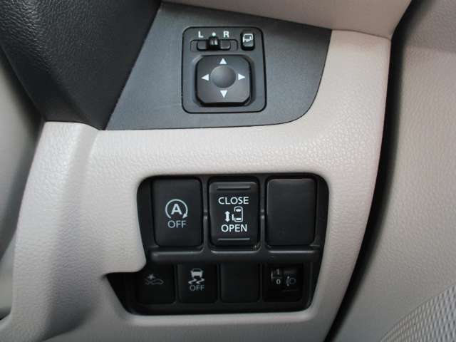 万が一の場合にも対応できるよう、ローダー車（車両積載車）を完備しております。十分に整備をして納車いたしますが、突然動かなくなったという場合にも車両の運搬・修理ができる体制がございます。